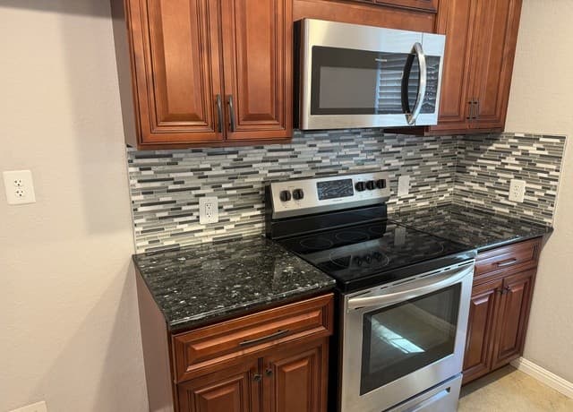 rental at 591  Burr Oak Ln in Canyon Lake, TX — photo 3