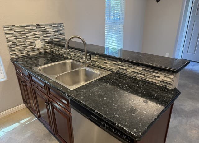 rental at 591  Burr Oak Ln in Canyon Lake, TX — photo 4