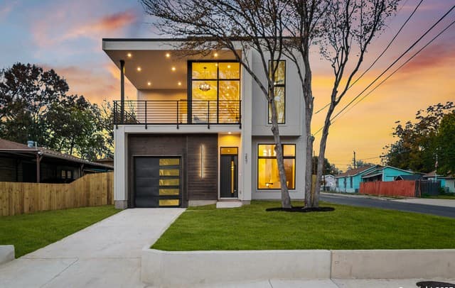 rental at 257 E Baylor in San Antonio, TX — photo 1