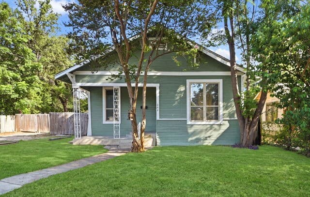 rental at 262 E Southcross Blvd in San Antonio, TX — photo 1