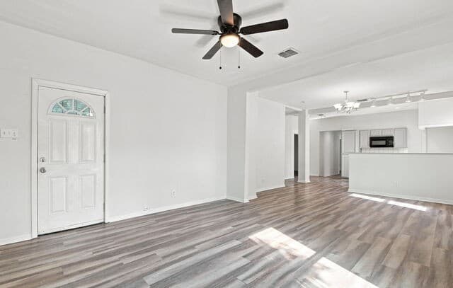 rental at 262 E Southcross Blvd in San Antonio, TX — photo 4