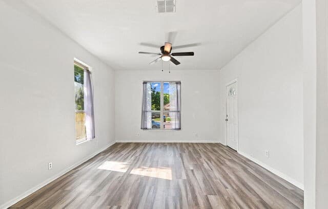 rental at 262 E Southcross Blvd in San Antonio, TX — photo 5