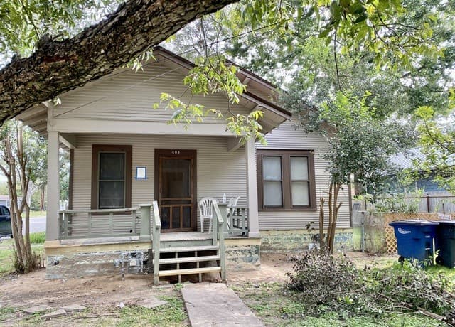 2-bedroom rental at 405 S Washington Ave in New Braunfels, TX — photo 1
