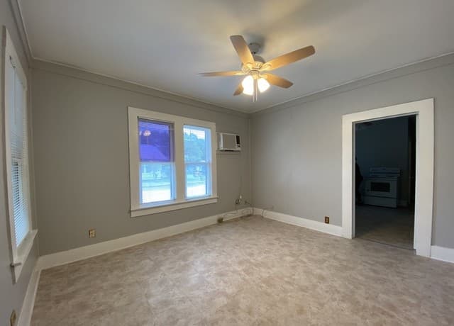 2-bedroom rental at 405 S Washington Ave in New Braunfels, TX — photo 3