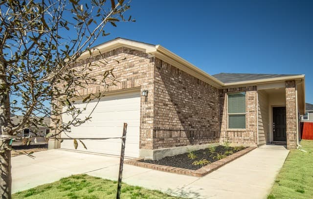 rental at 8329  Kinclaven Ct in San Antonio, TX — photo 3