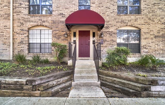 rental at 7926  Broadway Unit 304 in San Antonio, TX — photo 2