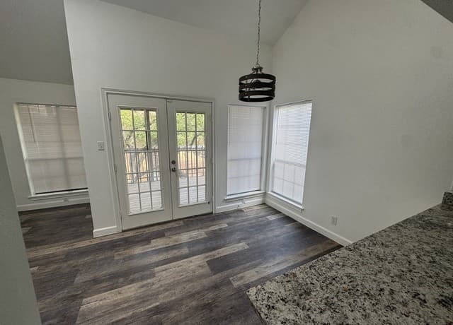 2-bedroom rental at 8611 Datapoint Dr in San Antonio, TX — photo 3