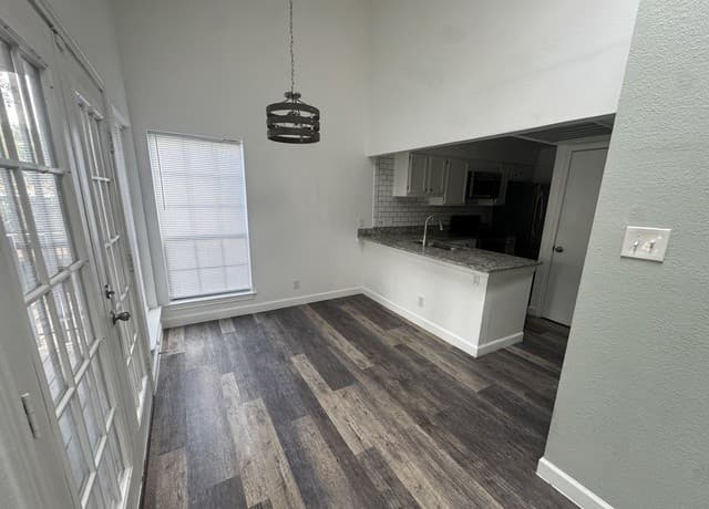 2-bedroom rental at 8611 Datapoint Dr in San Antonio, TX — photo 4
