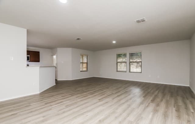 rental at 5423  Shivalik Way in San Antonio, TX — photo 5