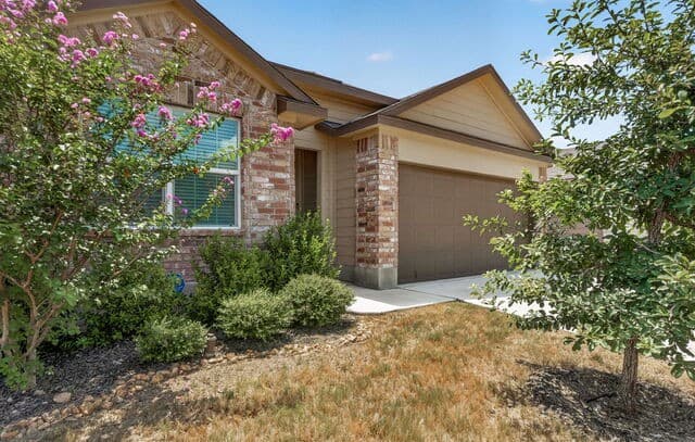 rental at 4518  Chalk Flts in San Antonio, TX — photo 2
