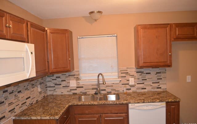 rental at 7401  Sage Oak St in Live Oak, TX — photo 3