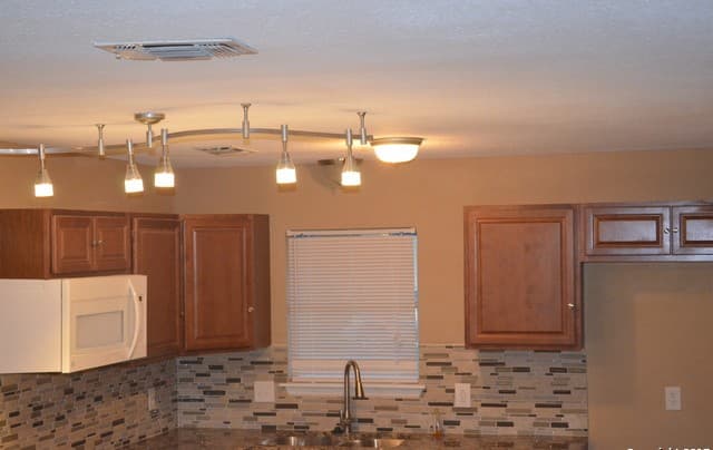 rental at 7401  Sage Oak St in Live Oak, TX — photo 4