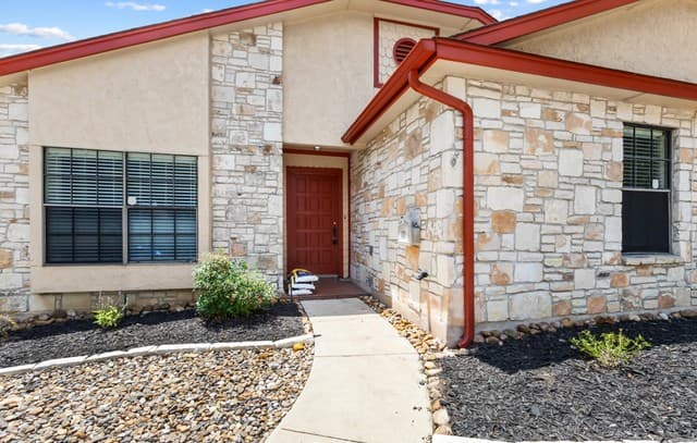 rental at 1514  Vista Hill St in San Antonio, TX — photo 3