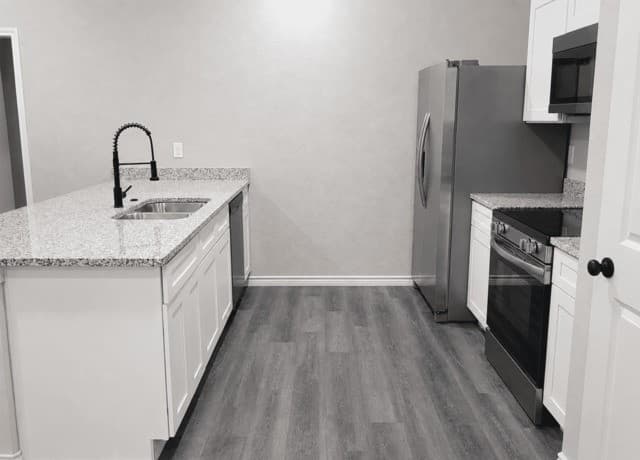 3-bedroom rental at 7602 Windsor Oaks Unit 1 in San Antonio, TX — photo 2