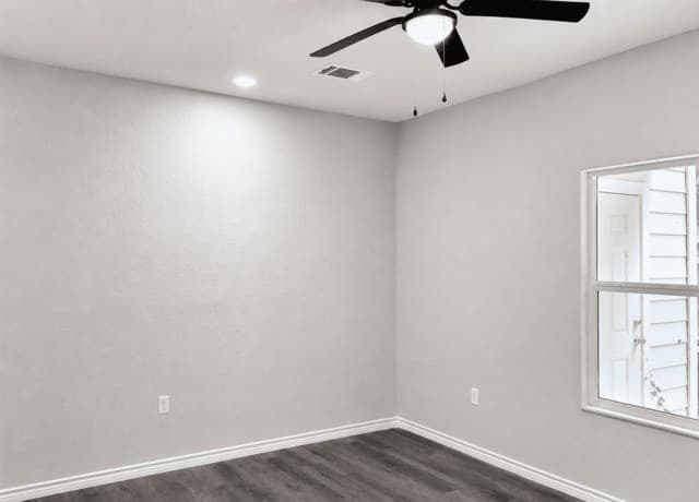 3-bedroom rental at 7602 Windsor Oaks Unit 1 in San Antonio, TX — photo 4