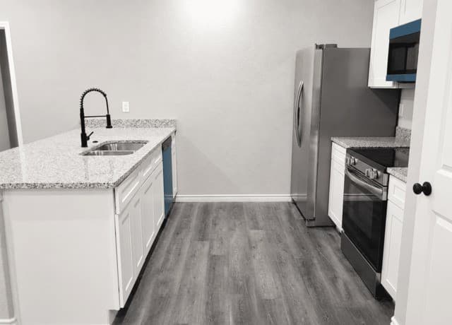 rental at 7602  Windsor Oaks Unit 2 in San Antonio, TX — photo 2