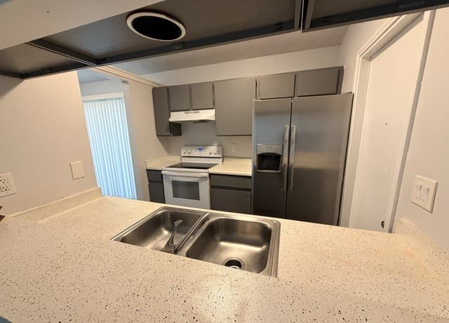 rental at 5243  Meadow Rise in San Antonio, TX — photo 2