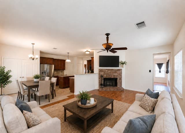 rental at 13358  Tusayan in Universal City, TX — photo 3