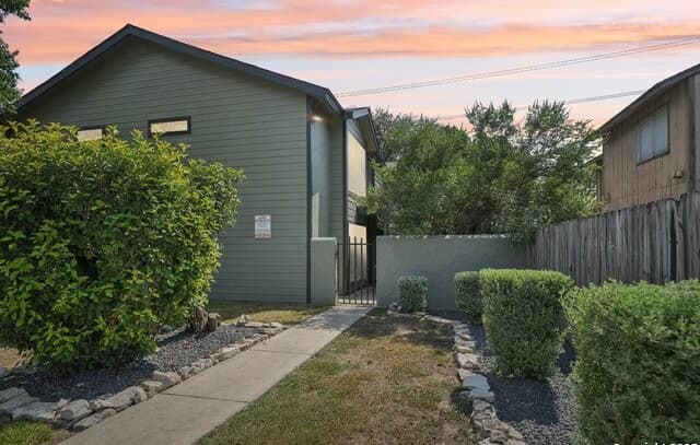 rental at 10609  Starcrest Dr Unit 10611 in San Antonio, TX — photo 1