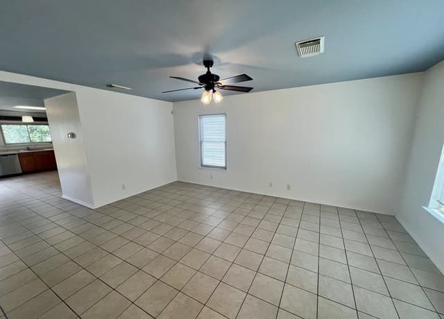 rental at 47  Latrobe Post in San Antonio, TX — photo 2