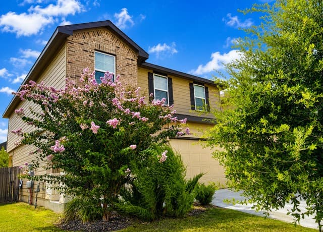 rental at 4836  Vogesite Path in San Antonio, TX — photo 3