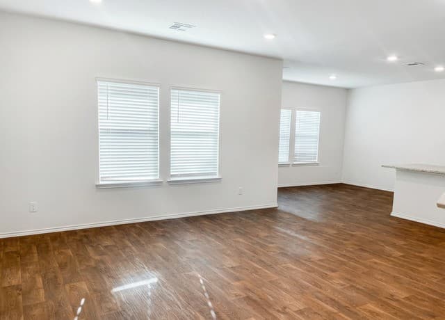rental at 4836  Vogesite Path in San Antonio, TX — photo 4
