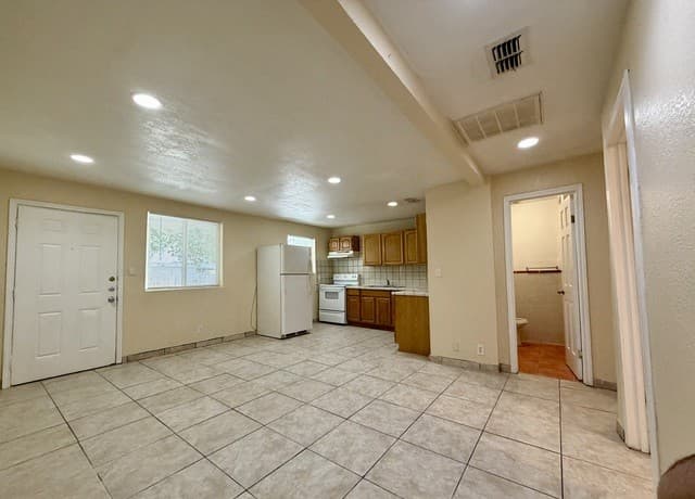 rental at 116  Dolores Unit 2 in San Antonio, TX — photo 1