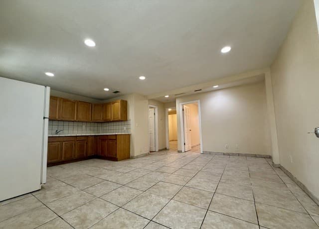 rental at 116  Dolores Unit 2 in San Antonio, TX — photo 2