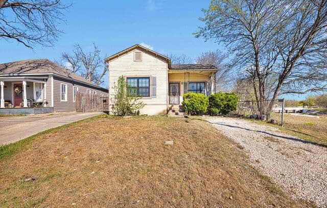 rental at 652 N San Ignacio Ave Unit 101 in San Antonio, TX — photo 1