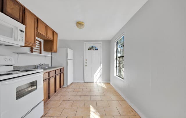 rental at 652 N San Ignacio Ave Unit 101 in San Antonio, TX — photo 4