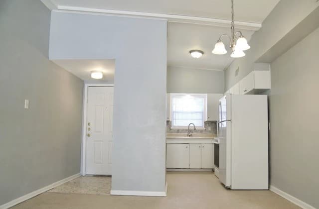 rental at 211  Westoak Rd in San Antonio, TX — photo 3