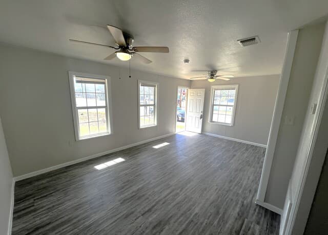 rental at 439  Lovera Blvd in San Antonio, TX — photo 2