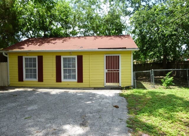 rental at 404  Donaldson Ave Unit REAR in San Antonio, TX — photo 1