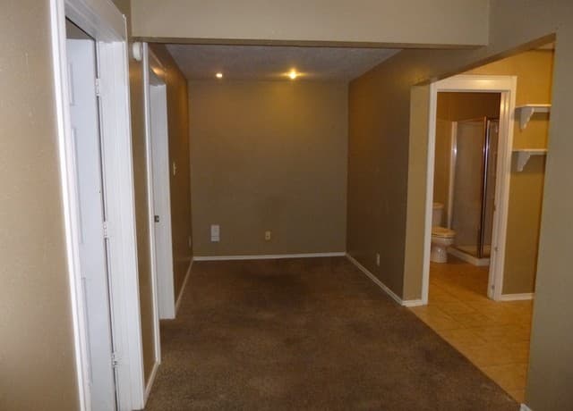 rental at 404  Donaldson Ave Unit REAR in San Antonio, TX — photo 3