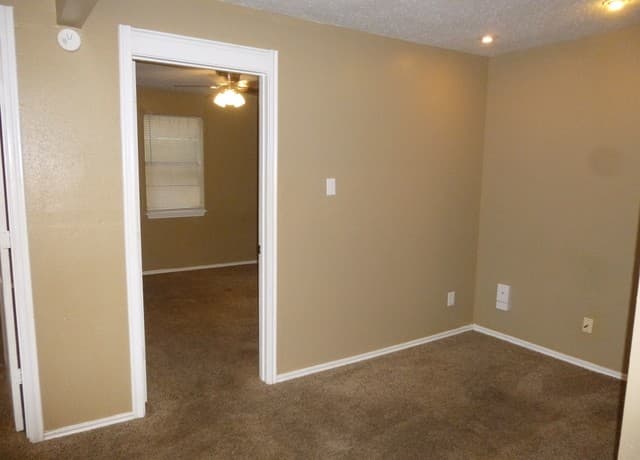 rental at 404  Donaldson Ave Unit REAR in San Antonio, TX — photo 4