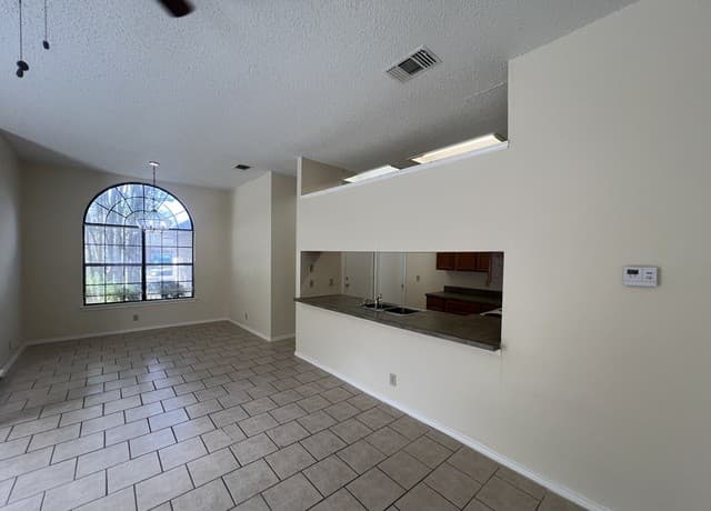rental at 9951  Echo Plain Dr in San Antonio, TX — photo 3