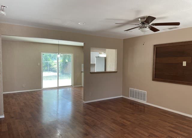 rental at 834  Porter St in San Antonio, TX — photo 4