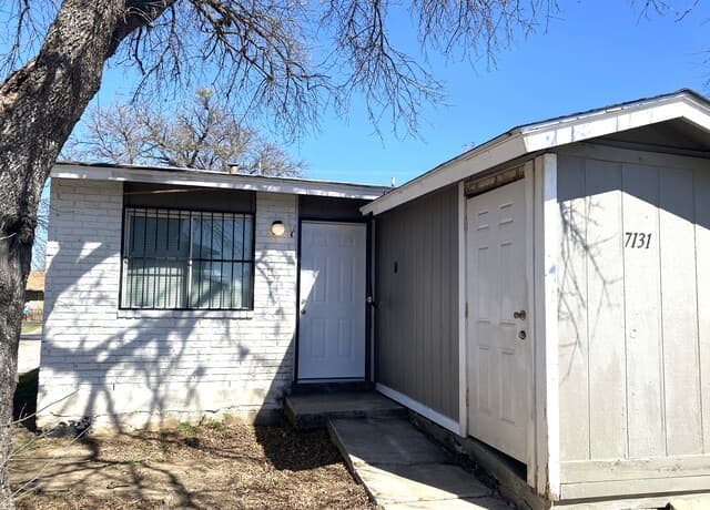 rental at 7131  Glen Ter Unit 4 in San Antonio, TX — photo 1