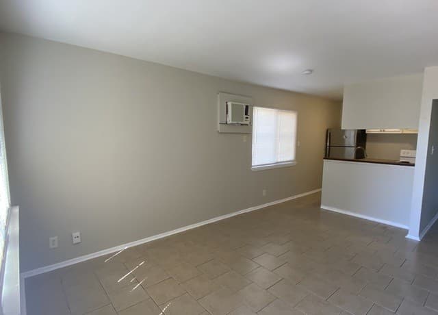 rental at 7131  Glen Ter Unit 4 in San Antonio, TX — photo 2