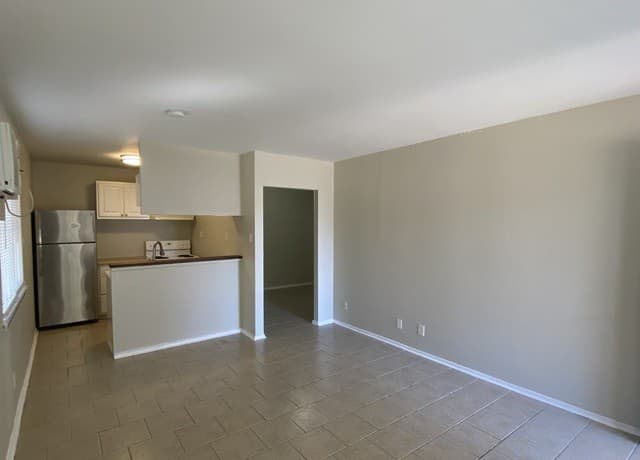 rental at 7131  Glen Ter Unit 4 in San Antonio, TX — photo 3