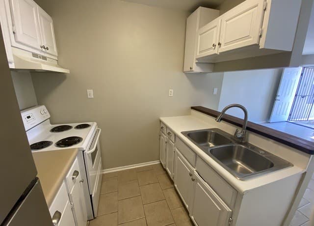 rental at 7131  Glen Ter Unit 4 in San Antonio, TX — photo 4