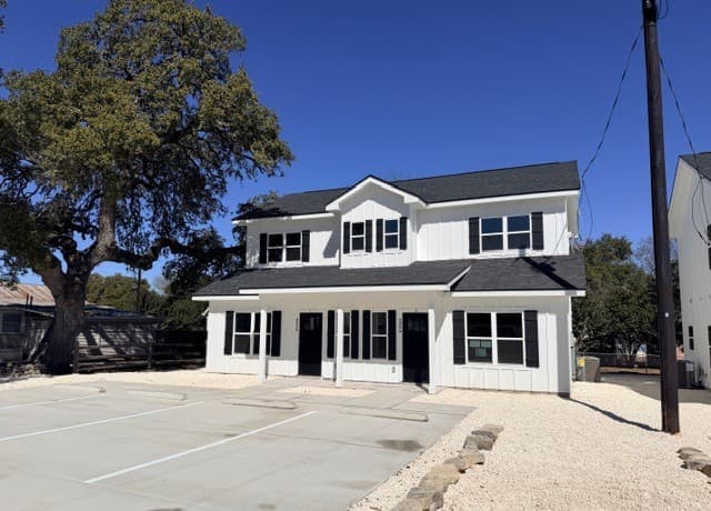 rental at 600A  10th in Bandera TX