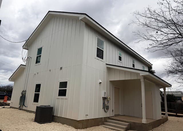 rental at 600A  10th in Bandera, TX — photo 2