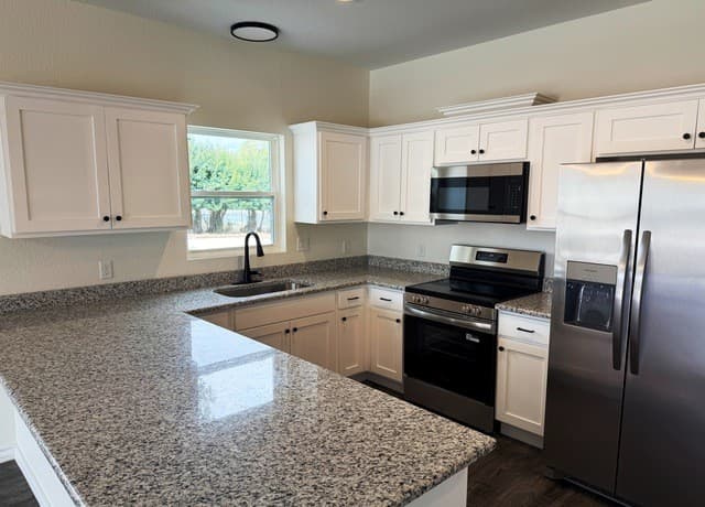 rental at 600A  10th in Bandera, TX — photo 5