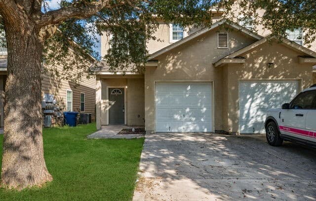 rental at 7802  Kingsbury Way Unit 4 in San Antonio, TX — photo 1