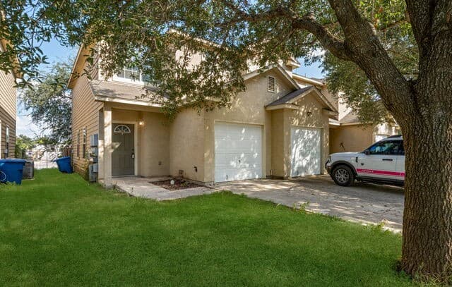 rental at 7802  Kingsbury Way Unit 4 in San Antonio, TX — photo 2