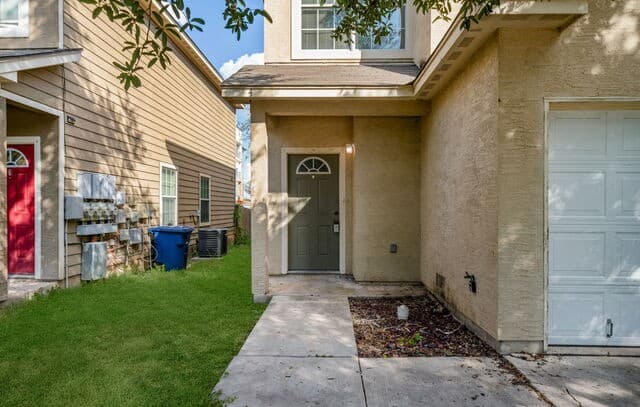 rental at 7802  Kingsbury Way Unit 4 in San Antonio, TX — photo 3