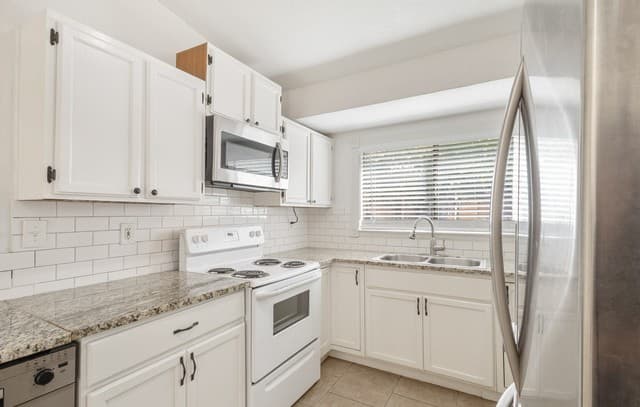 rental at 4003  Sunrise Creek Dr in San Antonio, TX — photo 3