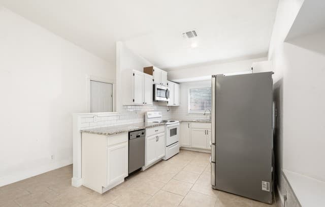 rental at 4003  Sunrise Creek Dr in San Antonio, TX — photo 4