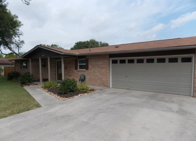 rental at 1309  Azalea Lane in New Braunfels, TX — photo 2